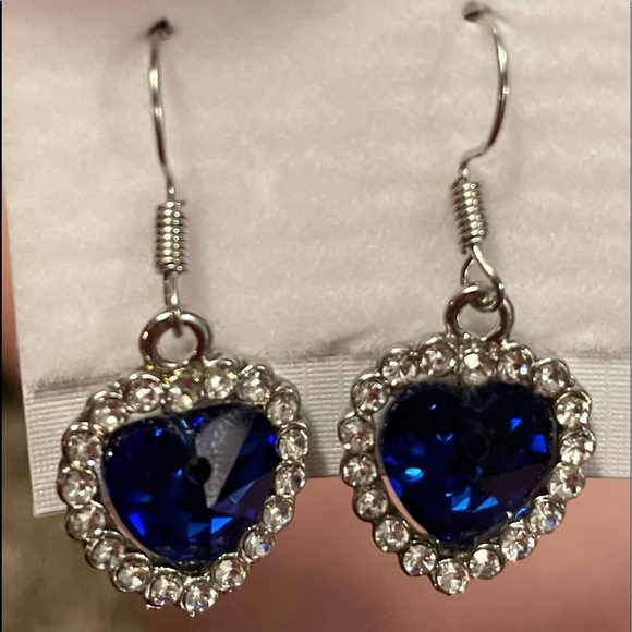 Jewelry - Heart of the ocean costume jewelry dangle earrings